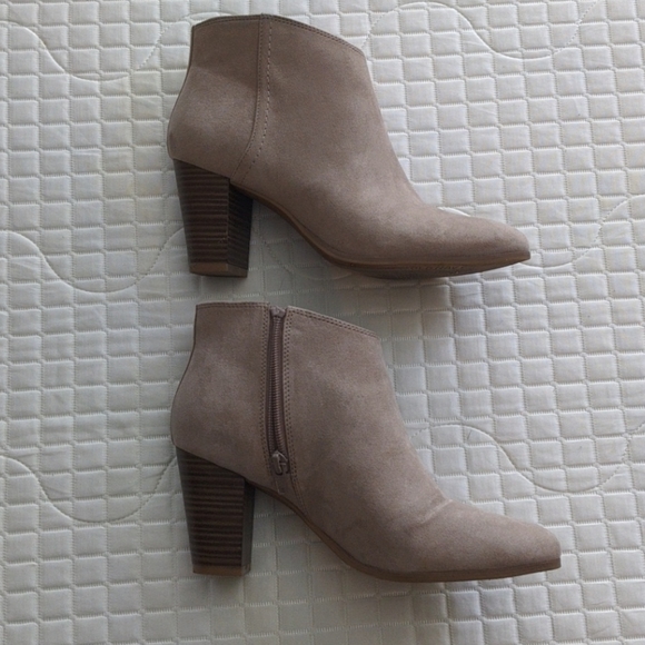 Old Navy Shoes | Old Navy Size 8 Beige Booties | Color: Cream | Size: 8 | Stephanie_Kowal's Closet